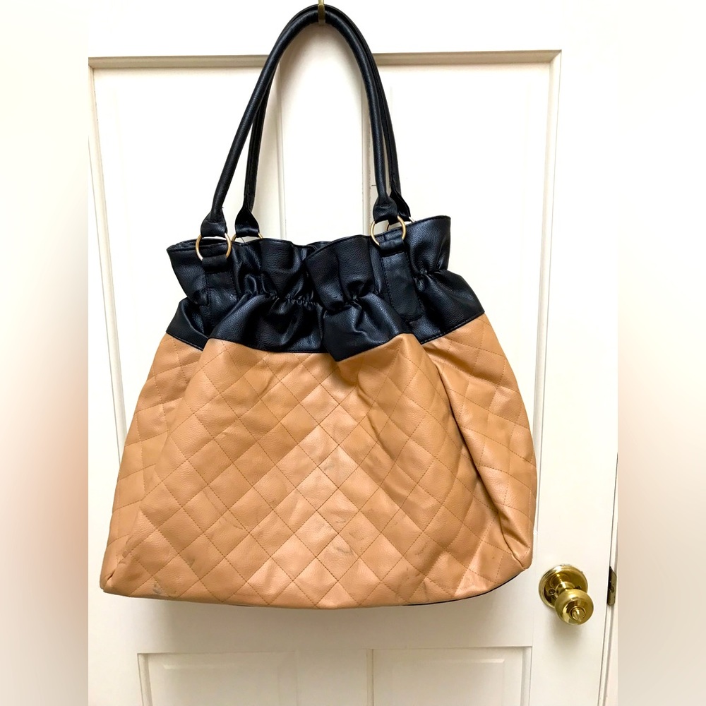 Pocketbook Color: Tan and Black Size: 14w x 15h